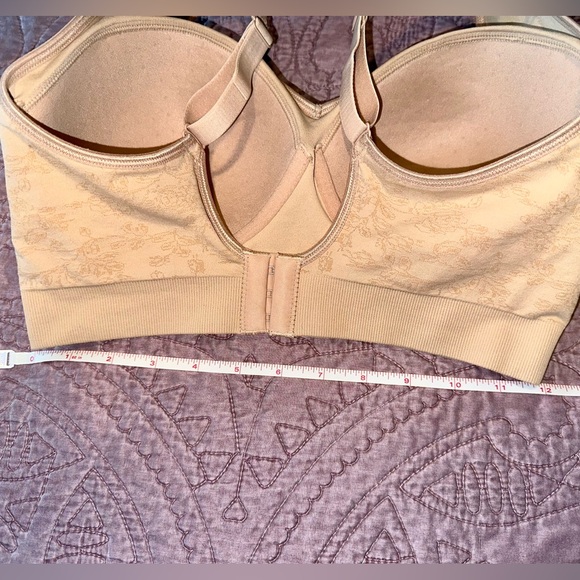 Breezies Seamless Floral Jacquard Wirefree T-Shirt Bra - Picture 12 of 14